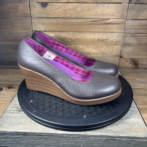 Crocs Heels Womens Size 8.5 Leather A-Leigh Closed Toe Wedge Brown Pumps Shoes